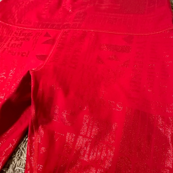 Lululemon red Manifesto foil leggings size 10 - Picture 5 of 5